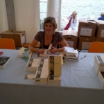 Isabelle Aeschlimann en pleine séance de dédicaces.