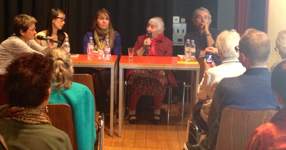 Claudine Roulet au Salon des petits éditeurs.